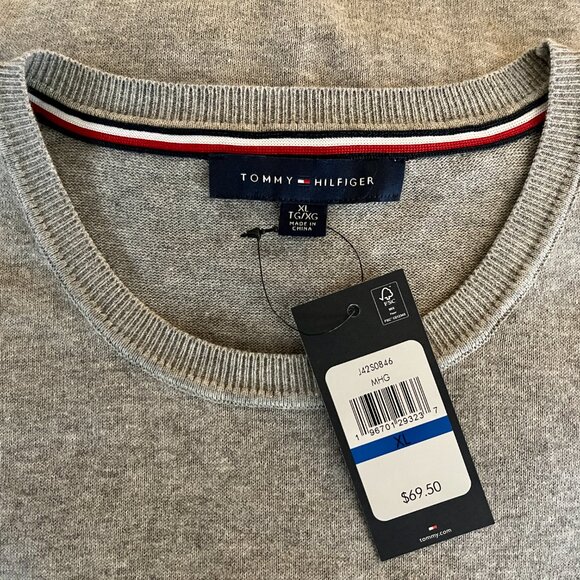 NWT Tommy Hilfiger Grey Polar Bear Graphic Crewneck Sweater, Size XL - Picture 3 of 9